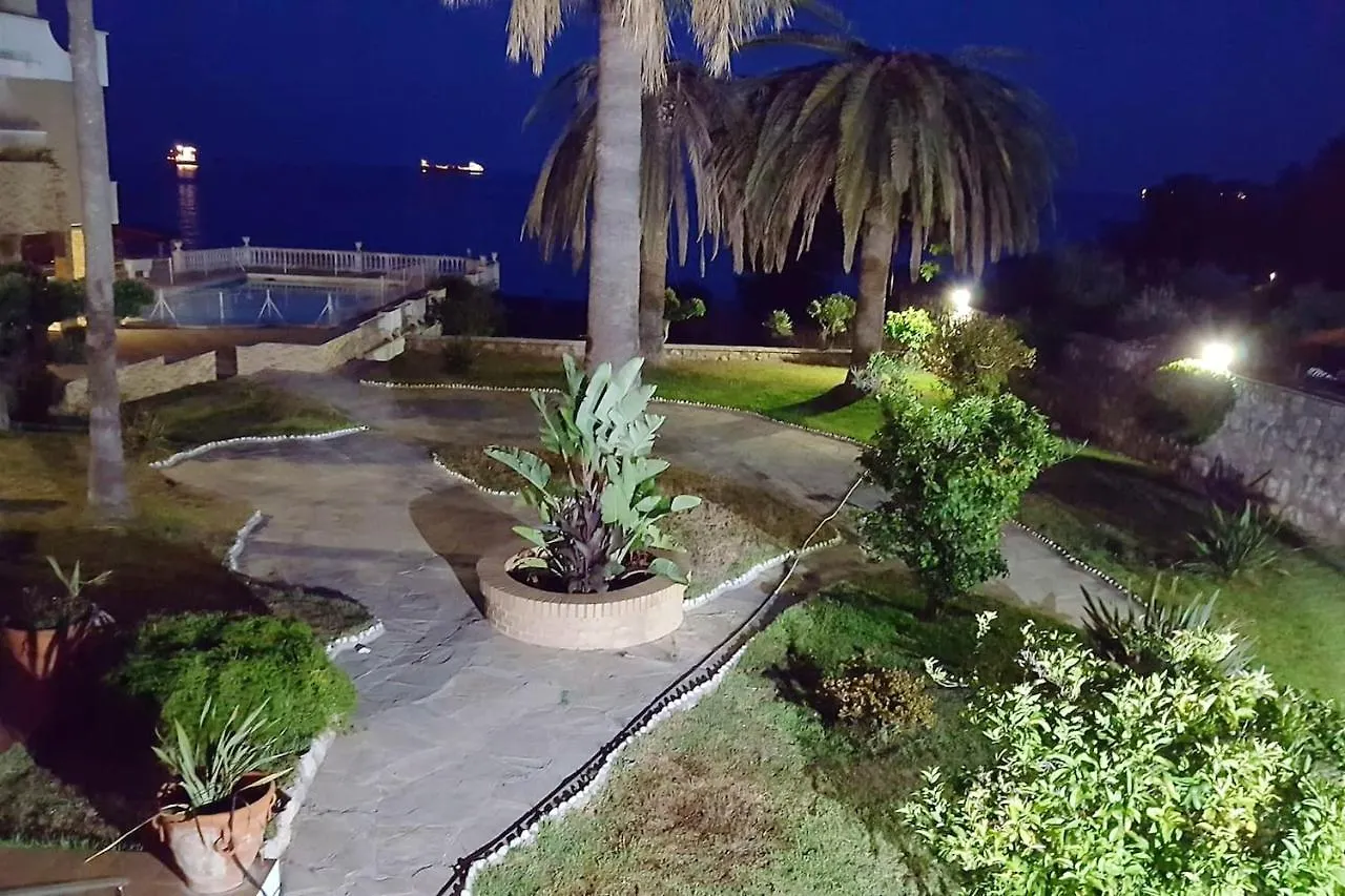 Spacious Tarragona Apartment with Pool 0*,