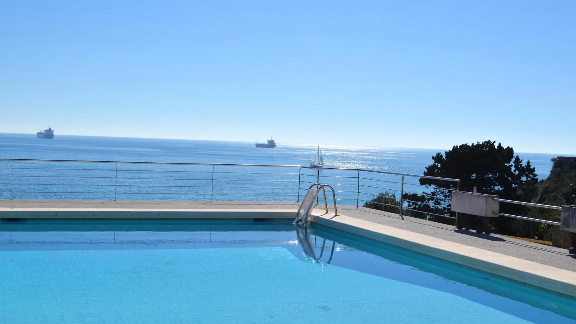 Spacious Tarragona Apartment with Pool 0*,  Spain