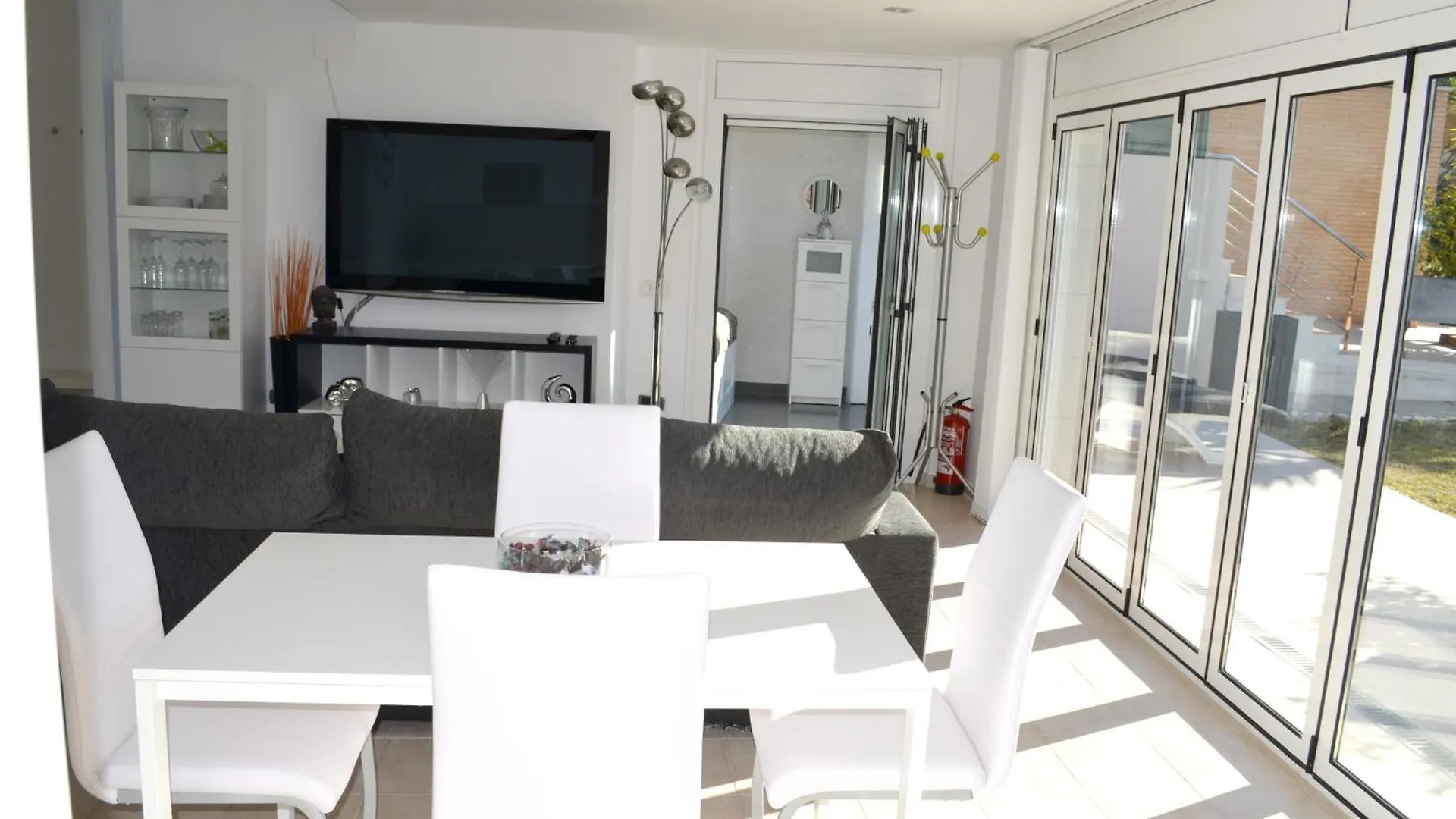Spacious Tarragona Apartment with Pool