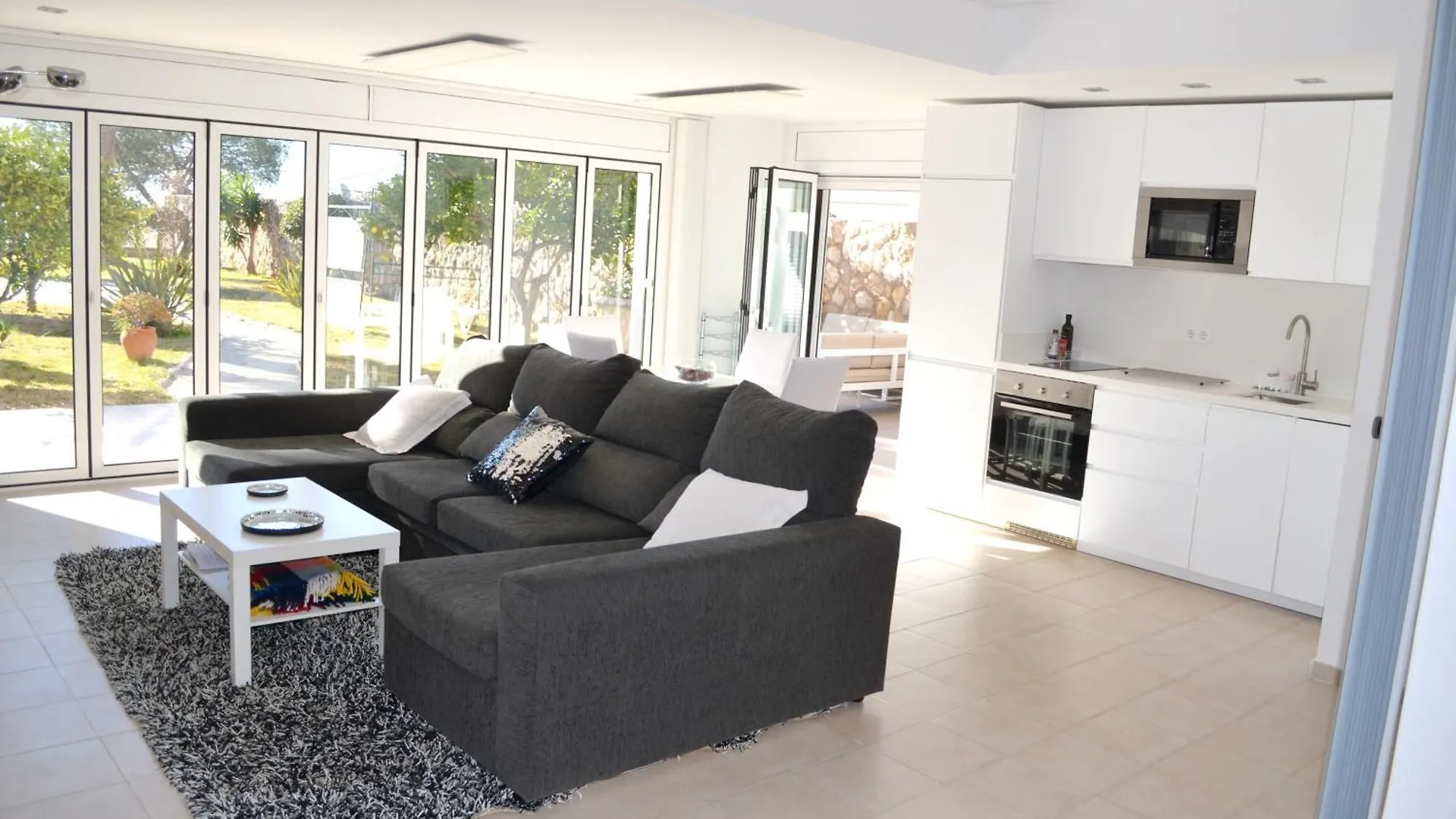 Spacious Tarragona Apartment with Pool