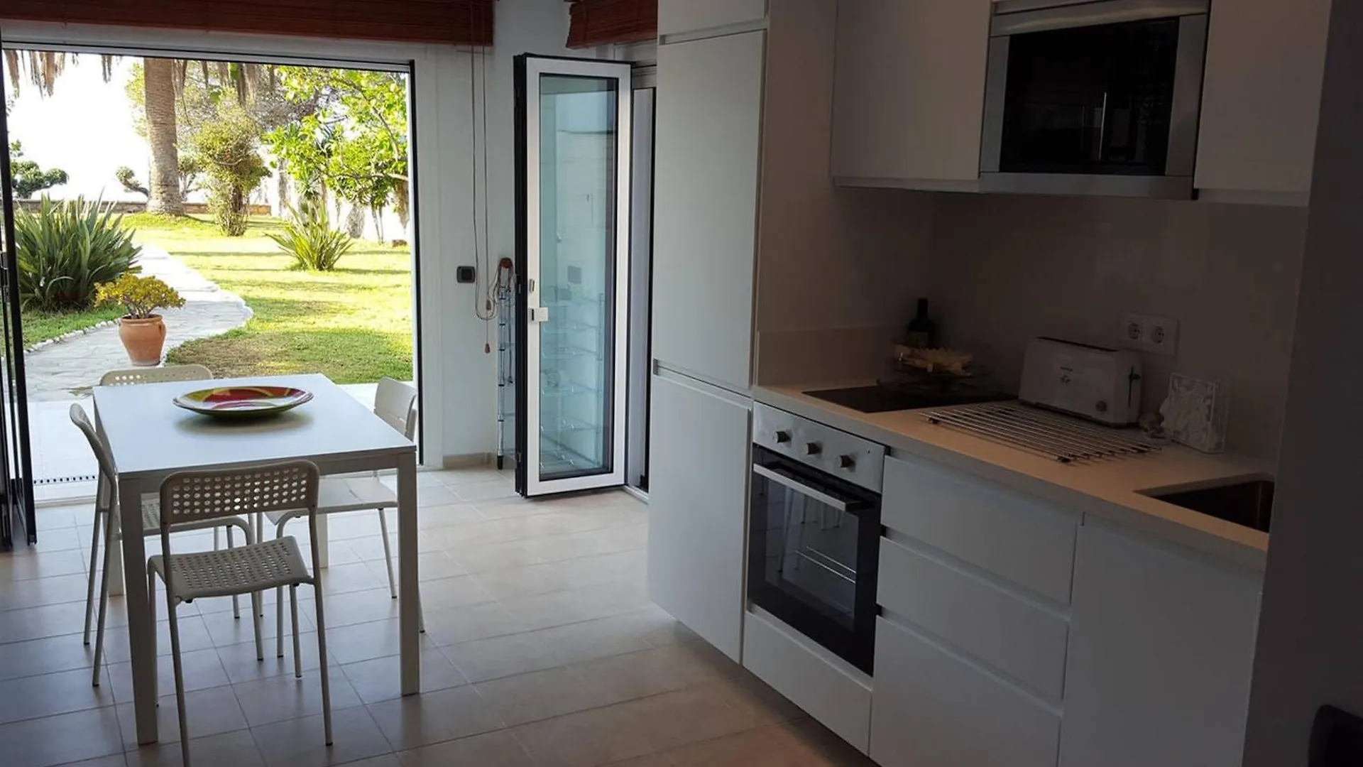 Spacious Tarragona Apartment with Pool