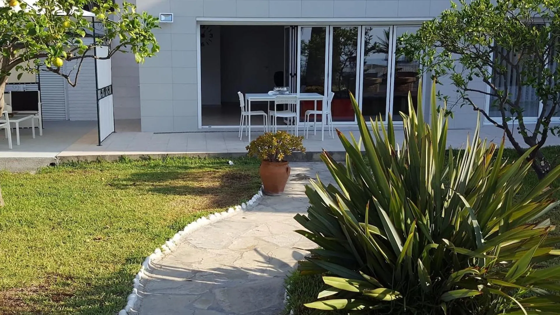 Spacious Apartment In Tarragona + Pool